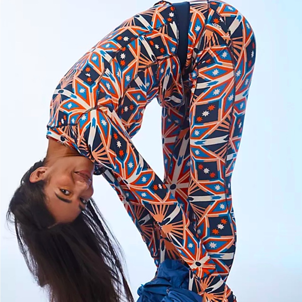 NWOT - FP Movement - Fireside Printed Base Layer Leggings Pants ❤️🤍💙